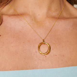Pozlacený stříbrný náhrdelník Hot Diamonds X Golden Edit String DP1109